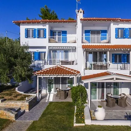 In Elia With A Shared Pool Apartment