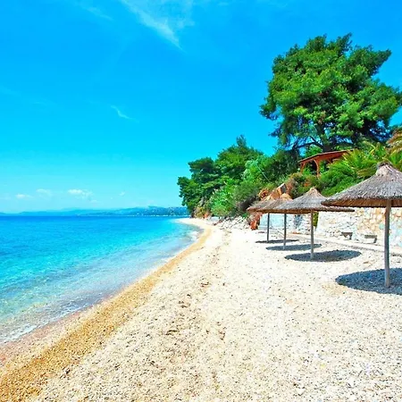 Διαμέρισμα In Elia With A Shared Pool *