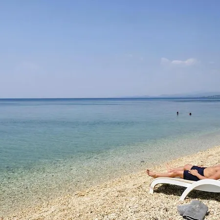 Διαμέρισμα In Elia With A Shared Pool