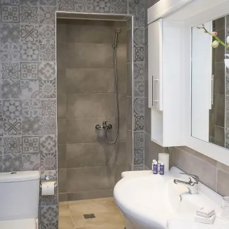 Apartment In Elia With A Shared Pool